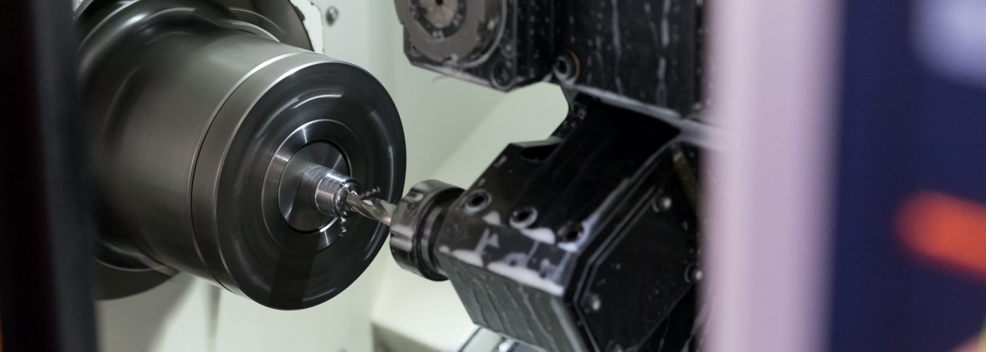 CNC-Drehen und -Fräsen an Präzisionswerkzeugmaschinen